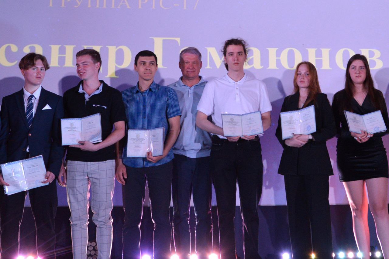 В Колледже космического машиностроения и технологий прошёл выпускной вечер