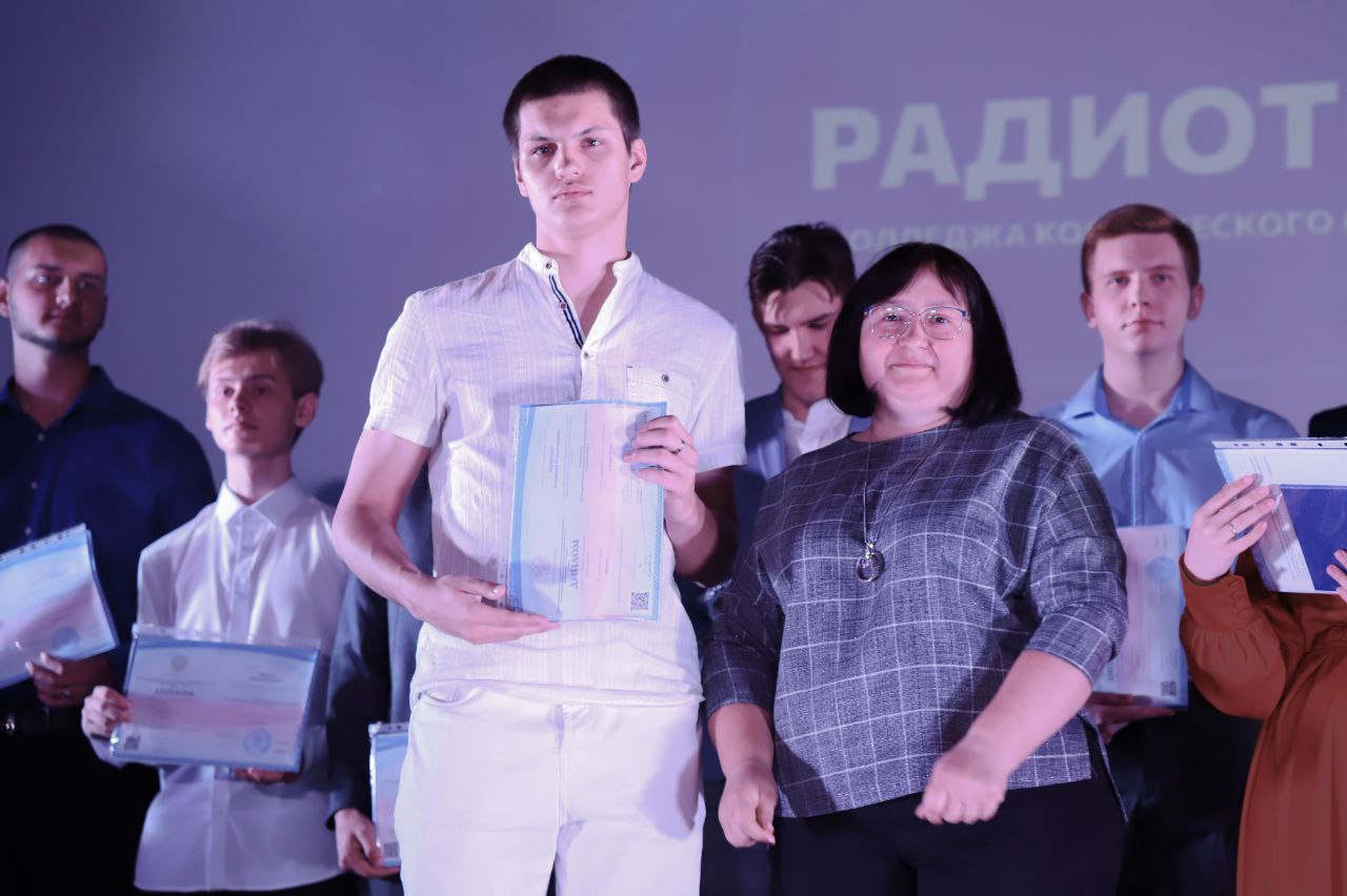 В Колледже космического машиностроения и технологий прошёл выпускной вечер