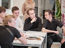 ���������� �������������� ��������: 16 ������ - 8 ��� 1945